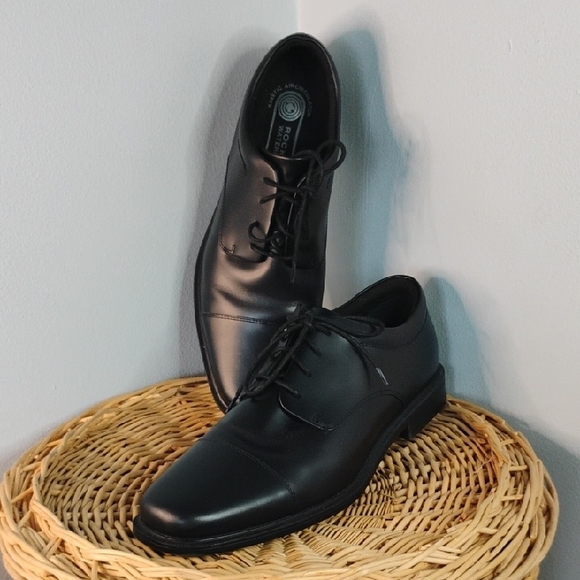 rockport dress shoes Men's Dresssports Premium Plain Toe Lace up The Stretch Adapt builtin stretch system moves naturally with your foot Men's Huron MaxTRAX Soft Toe